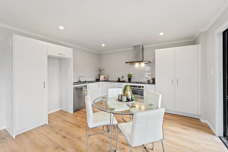 Photo of property in 66 Papatupu Way, Kumeu, 0810