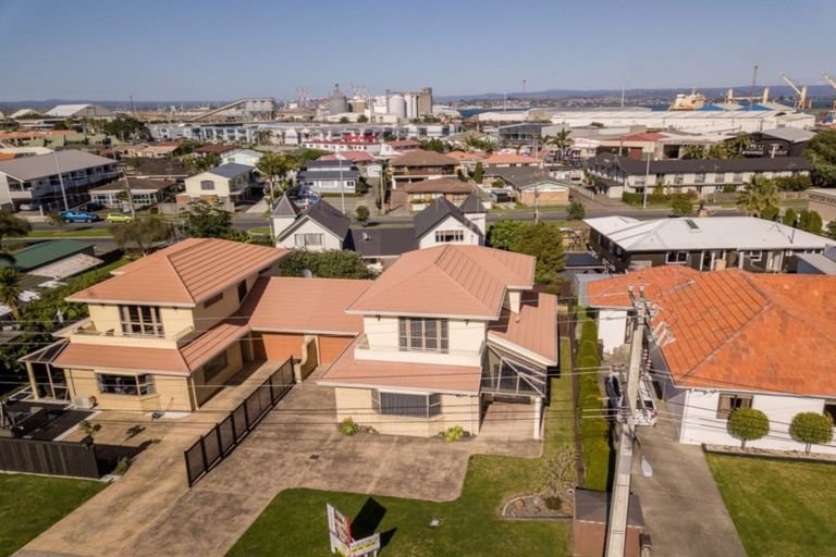 Photo of property in 60a Pitau Road, Mount Maunganui, 3116