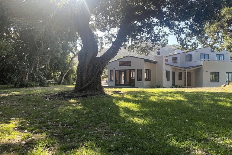 Photo of property in 175 Marine Parade North, Piha, New Lynn, 0772