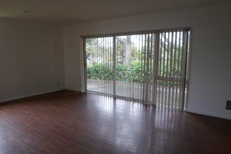 Photo of property in 1/198 Onewa Road, Birkenhead, Auckland, 0626