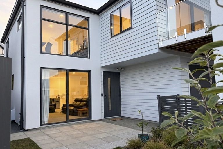 Photo of property in 21 Koreke Close, Kenepuru, Porirua, 5022