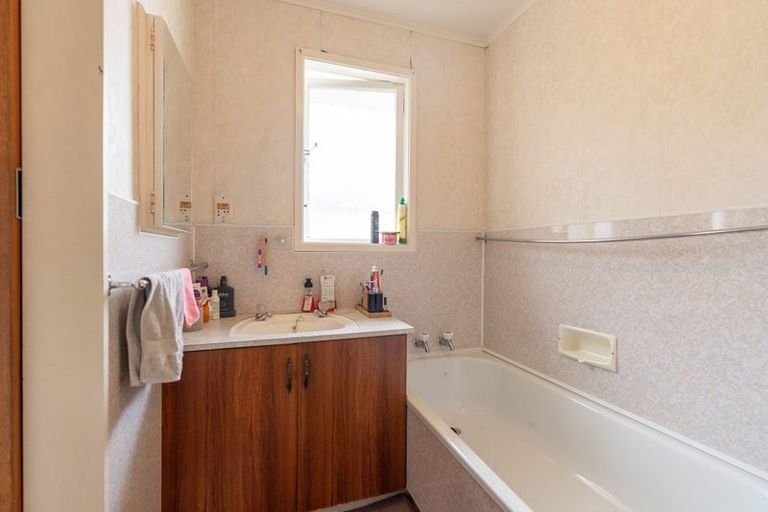 Photo of property in 72 Lethbridge Street, Feilding, 4702