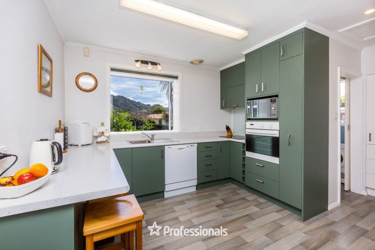 Photo of property in 34 Oxford Crescent, Ebdentown, Upper Hutt, 5018