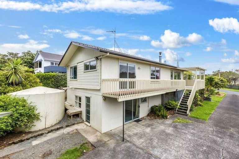 Photo of property in 25 Dobell Road, Stanmore Bay, Whangaparaoa, 0932