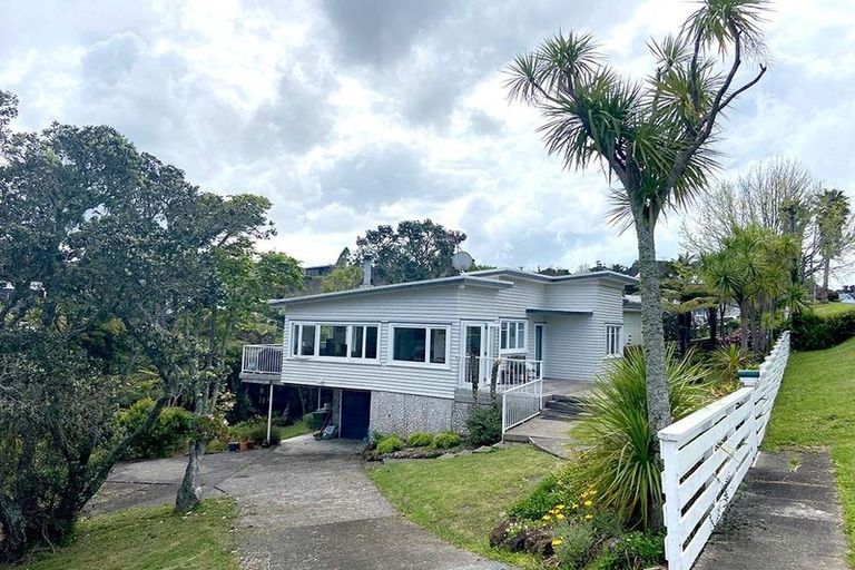 Photo of property in 986 Beach Road, Torbay, Auckland, 0630