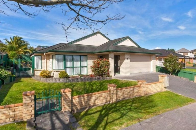 Photo of property in 3 John Brooke Crescent, East Tamaki Heights, Auckland, 2016