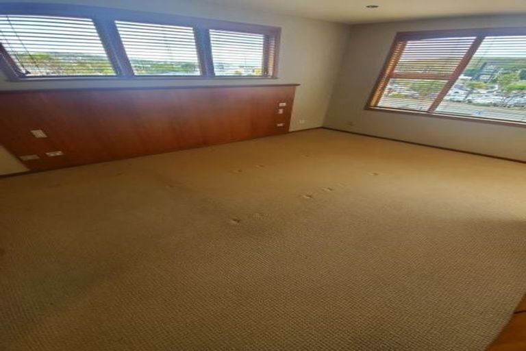 Photo of property in 122 Mana Esplanade, Paremata, Porirua, 5026
