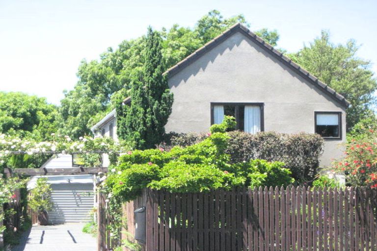 Photo of property in 132 Somerfield Street, Somerfield, Christchurch, 8024