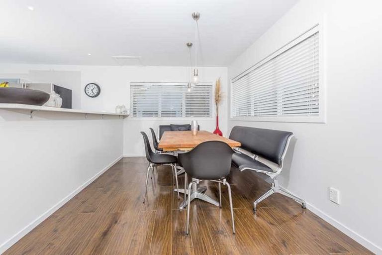 Photo of property in 123a Hobsonville Road, West Harbour, Auckland, 0618