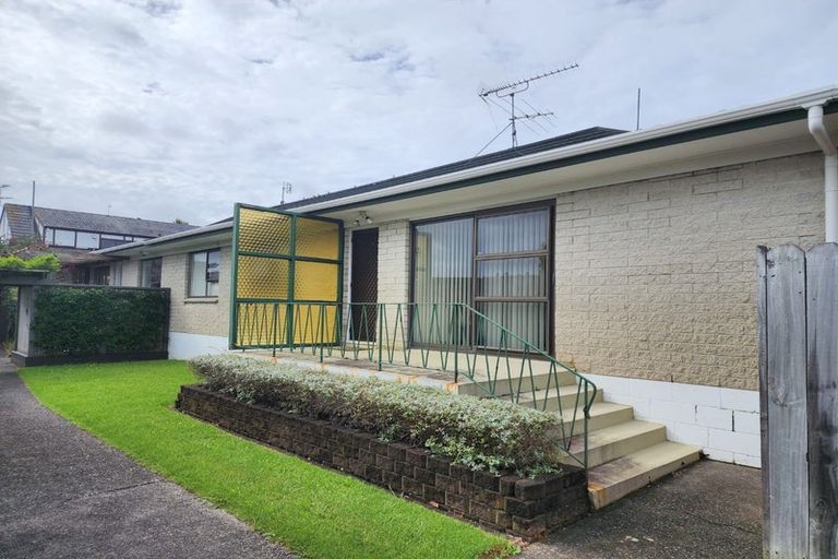 Photo of property in 1/133 Glenmore Road, Sunnyhills, Auckland, 2010