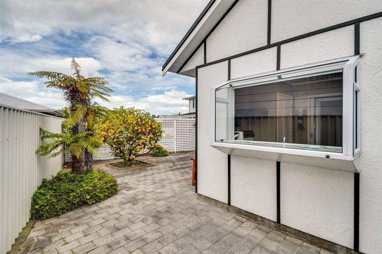 Photo of property in 1/20 Howard Road, Taradale, Napier, 4112