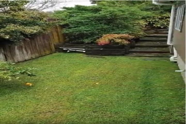 Photo of property in 2/4 Neptune Avenue, Beach Haven, Auckland, 0626