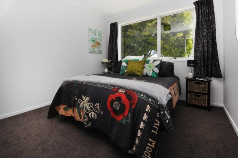Photo of property in 404 Roscommon Road, Clendon Park, Auckland, 2103