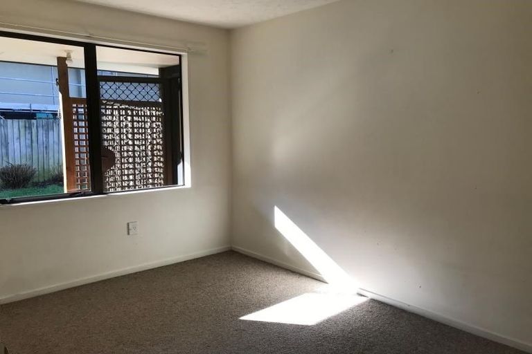 Photo of property in 3/35 Division Street, Riccarton, Christchurch, 8041