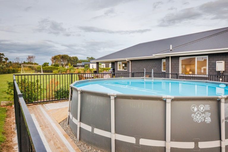 Photo of property in 21 Loveston Lane, Kelvin Grove, Palmerston North, 4470