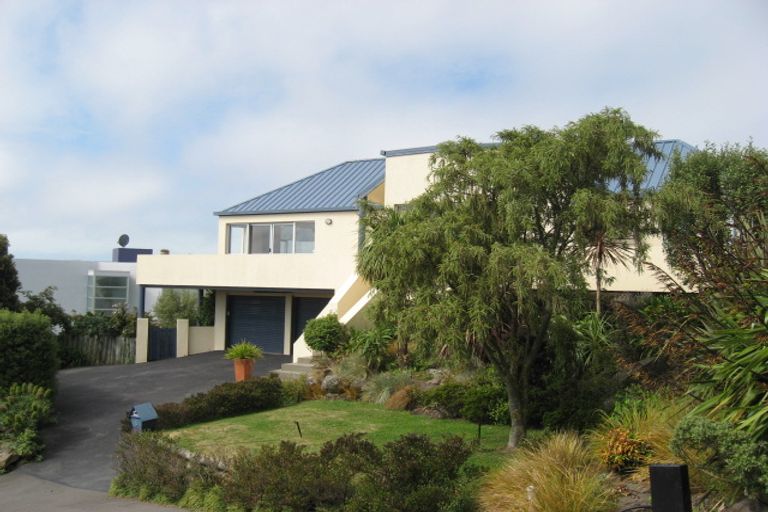 Photo of property in 8 Inverness Lane, Redcliffs, Christchurch, 8081