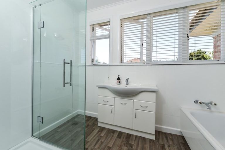 Photo of property in 1 Tarbett Road, Hillcrest, Hamilton, 3216