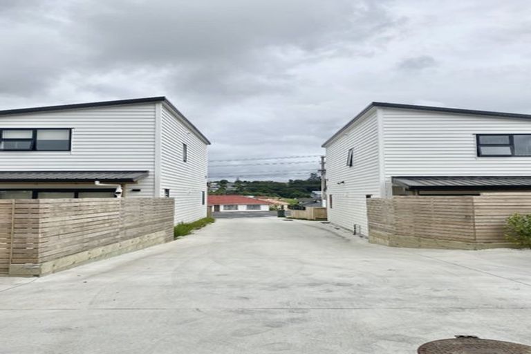 Photo of property in 96d Triangle Road, Massey, Auckland, 0614