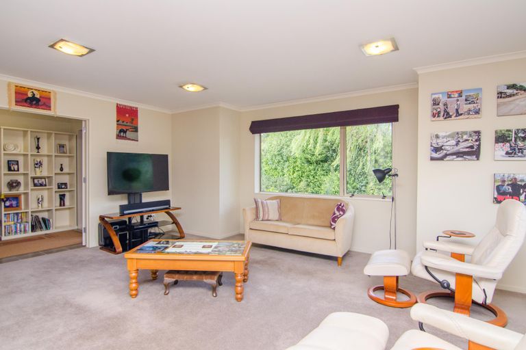 Photo of property in 6 Kenwyn Drive, Carterton, 5713