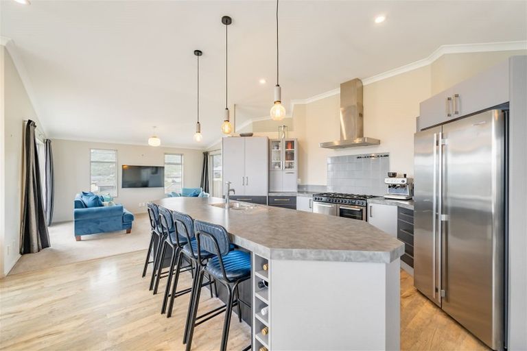 Photo of property in 15 James Nairn Grove, Riverstone Terraces, Upper Hutt, 5018