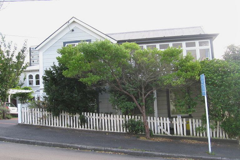 Photo of property in 6 Newman Terrace, Thorndon, Wellington, 6011