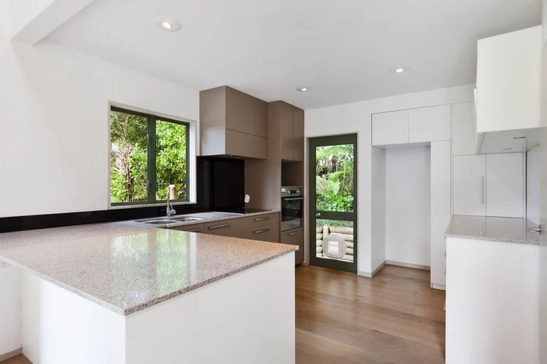 Photo of property in 6 Tree Fern Trail, Campbells Bay, Auckland, 0630