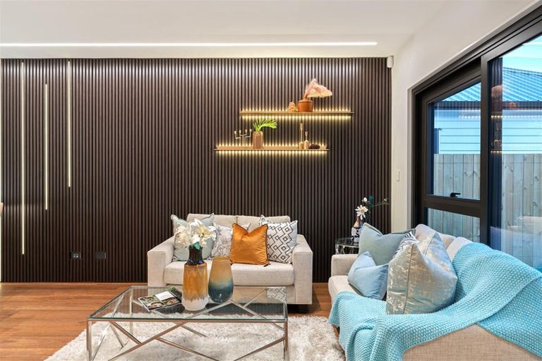 Photo of property in 25 Whakairo Crescent, Gulf Harbour, Whangaparaoa, 0930