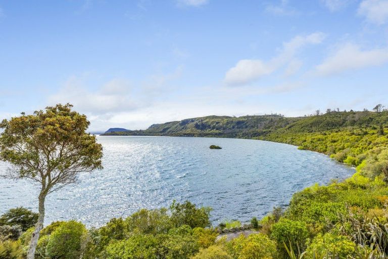 Photo of property in 26 Whakamoenga Point, Acacia Bay, Taupo, 3385