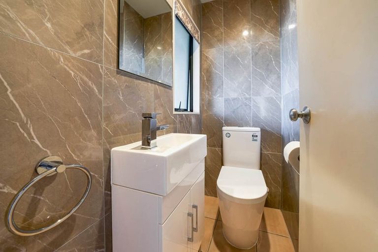 Photo of property in Casa Bella, 8/427 Albany Highway, Albany, Auckland, 0632