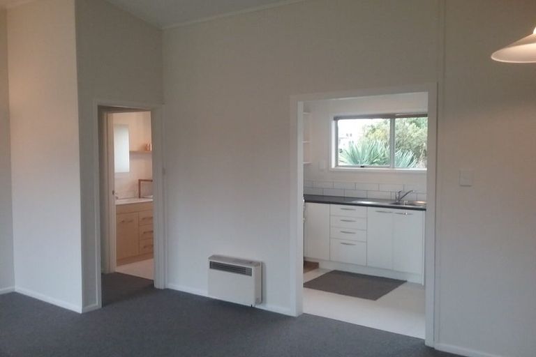 Photo of property in 7a Lynwood Road, New Lynn, Auckland, 0600