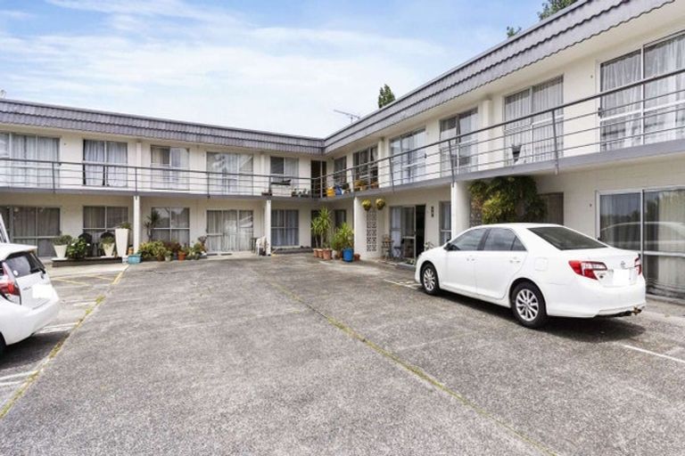 Photo of property in 3/19a Verbena Road, Birkdale, Auckland, 0626