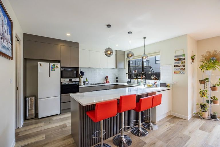 Photo of property in 16 Cara Avenue, Kumeu, 0810