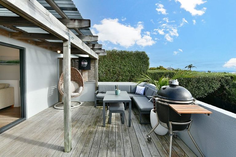 Photo of property in 2/1376 Whangaparaoa Road, Army Bay, Whangaparaoa, 0930