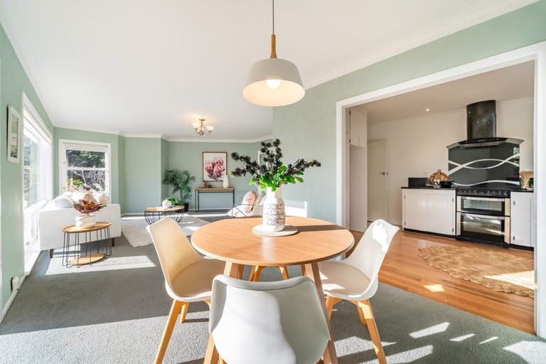 Photo of property in 17a Blue Mountains Road, Silverstream, Upper Hutt, 5019