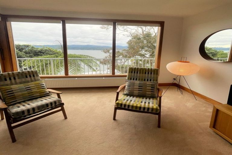 Photo of property in 18 Fortification Road, Karaka Bays, Wellington, 6022