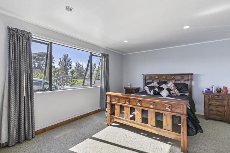 Photo of property in 27 Whatapaka Road, Karaka, Papakura, 2580