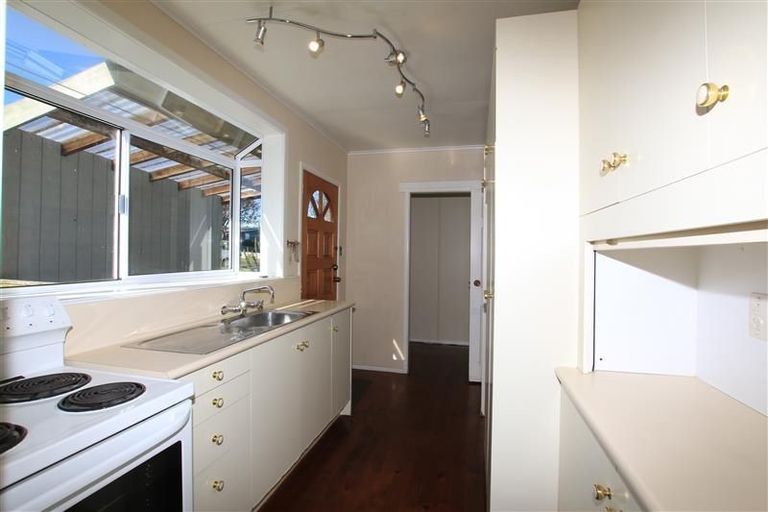 Photo of property in 37 Neal Avenue, Glenfield, Auckland, 0629