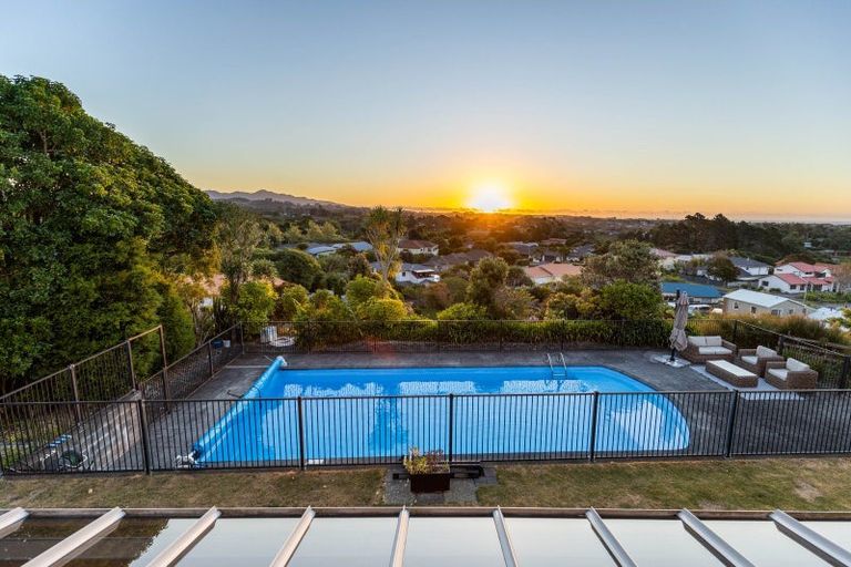 Photo of property in 33 Veale Road, Frankleigh Park, New Plymouth, 4371