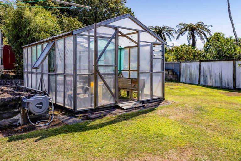 Photo of property in 8 Mahoe Street, Strandon, New Plymouth, 4312