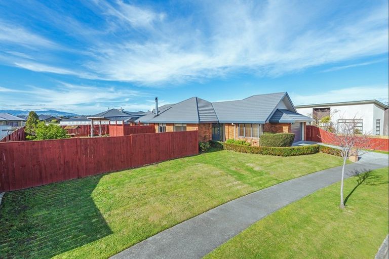 Photo of property in 8 Sorrento Place, Kelvin Grove, Palmerston North, 4414