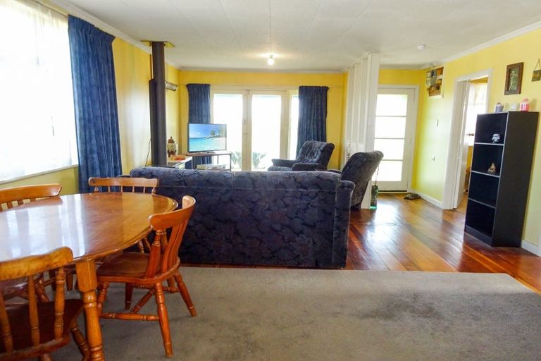 Photo of property in 14 Harbour Street, Foxton, 4814