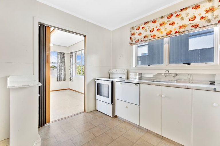 Photo of property in 2/256 Courtenay Street, Strandon, New Plymouth, 4312