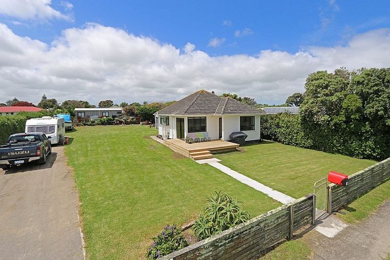 Photo of property in 19 Hector Place, Opunake, 4616