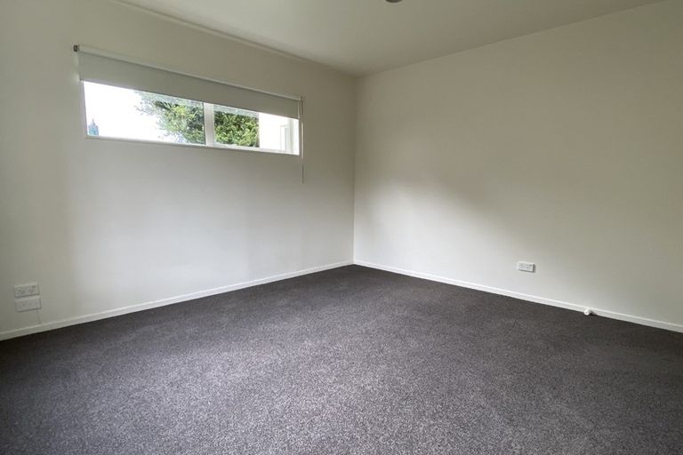 Photo of property in 2/336a East Coast Road, Sunnynook, Auckland, 0632