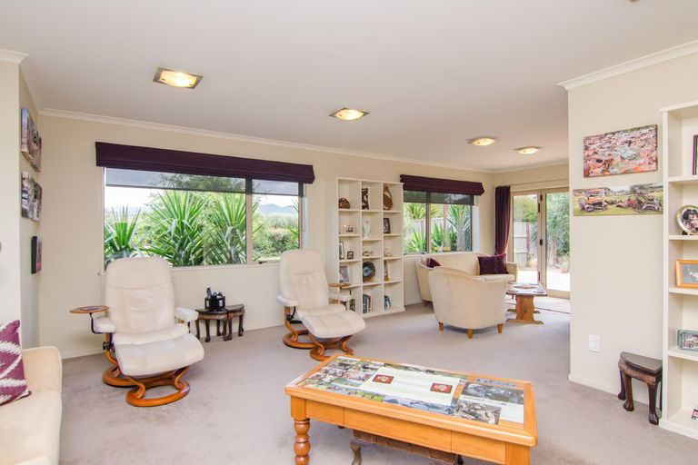 Photo of property in 6 Kenwyn Drive, Carterton, 5713