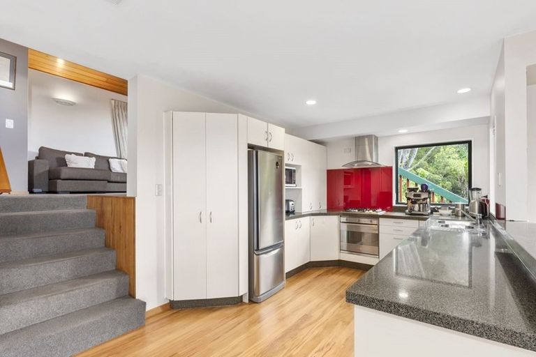 Photo of property in 1/8 Dee Place, Torbay, Auckland, 0630