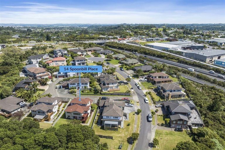 Photo of property in 14 Spoonbill Place, Unsworth Heights, Auckland, 0632