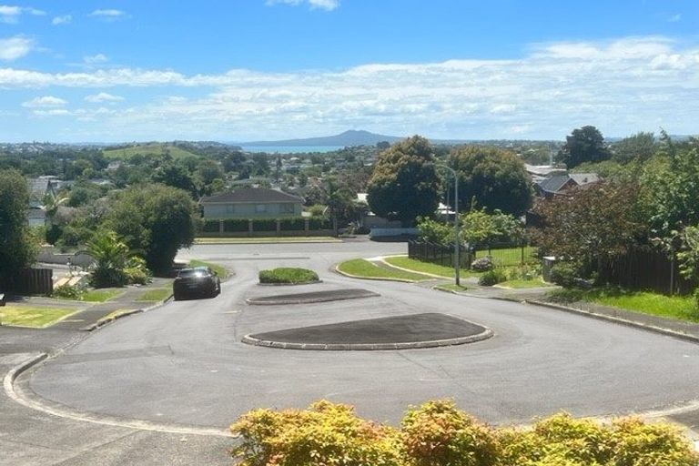 Photo of property in 9 Tromie Place, Highland Park, Auckland, 2010