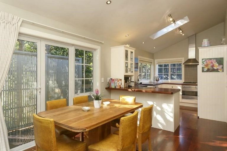 Photo of property in 104 Gillies Avenue, Taupo, 3330