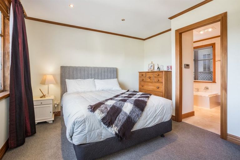 Photo of property in 12 Makora Grove, Paremata, Porirua, 5024